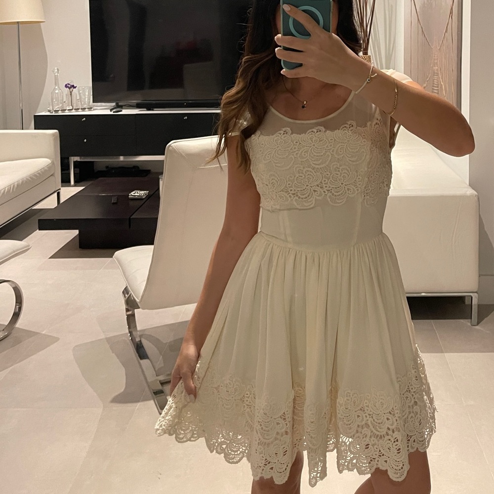 Bebe women size XS Beautiful cream dress with lace trim on hem and bust sheer